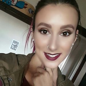 Meet your Posher, Claire